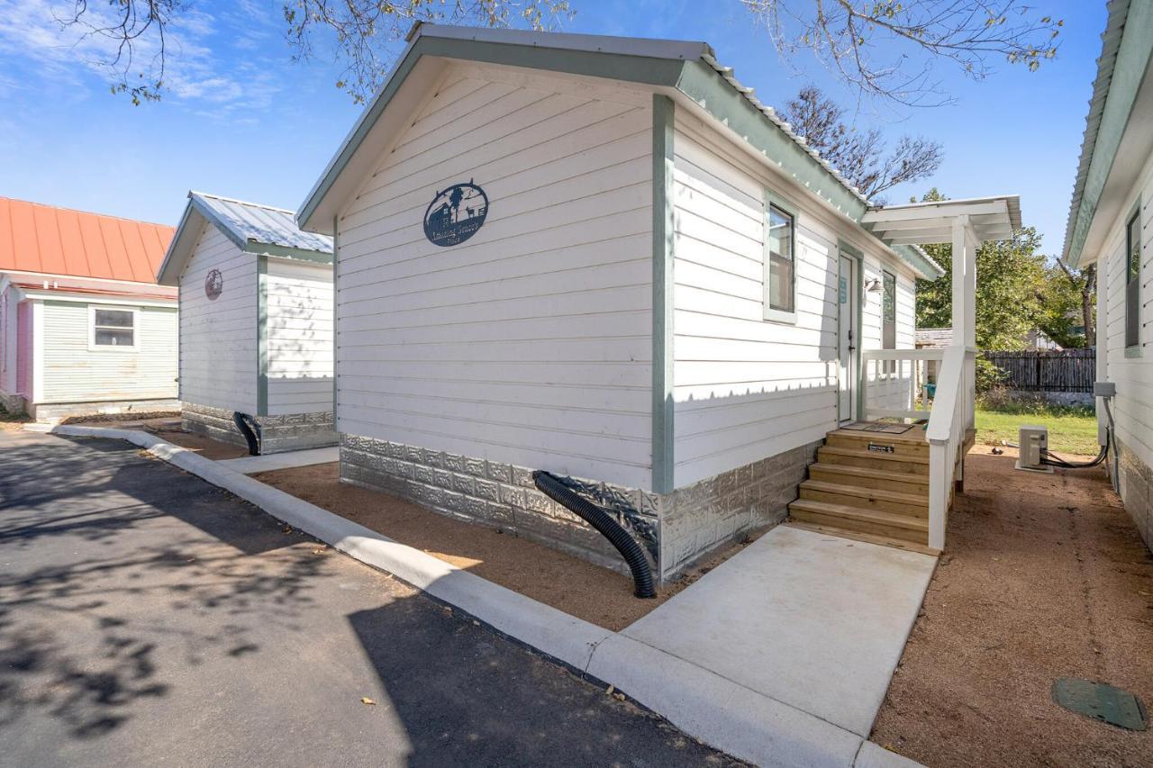 Charming Casita Right On Main St! Hotel Fredericksburg Luaran gambar