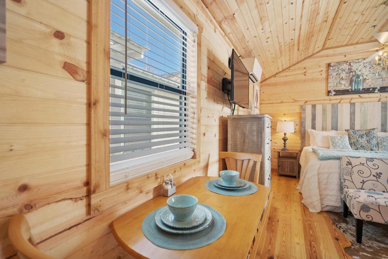 Charming Casita Right On Main St! Hotel Fredericksburg Luaran gambar