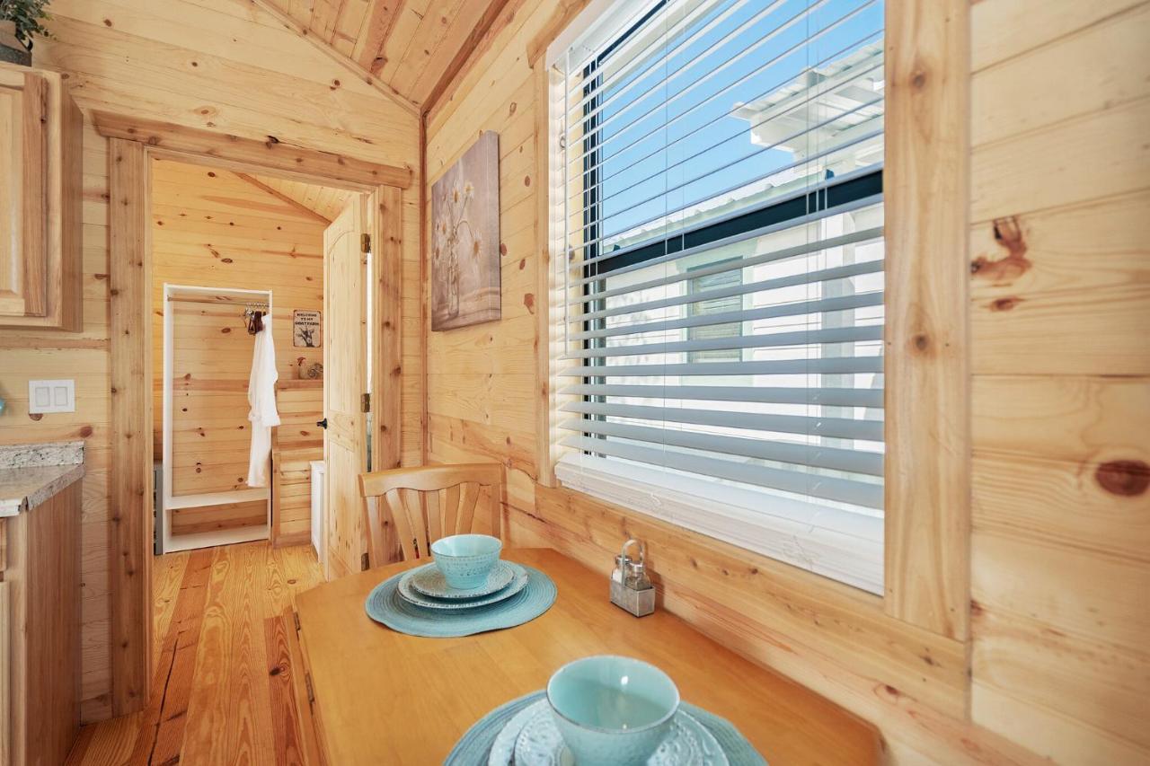 Charming Casita Right On Main St! Hotel Fredericksburg Luaran gambar