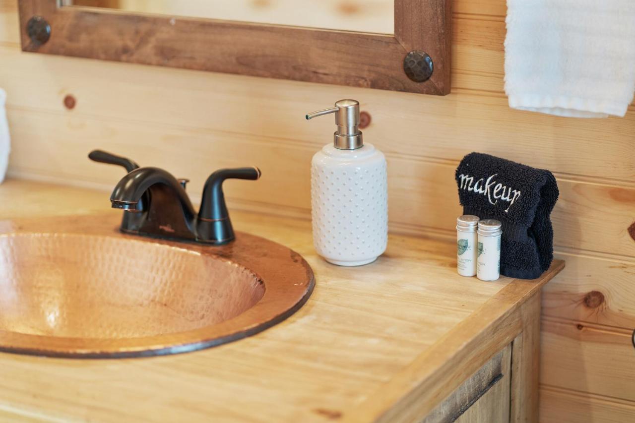 Charming Casita Right On Main St! Hotel Fredericksburg Luaran gambar