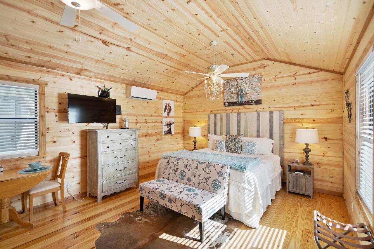 Charming Casita Right On Main St! Hotel Fredericksburg Luaran gambar