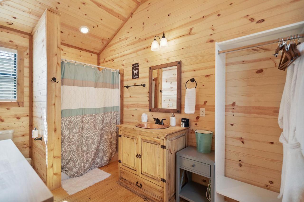 Charming Casita Right On Main St! Hotel Fredericksburg Luaran gambar