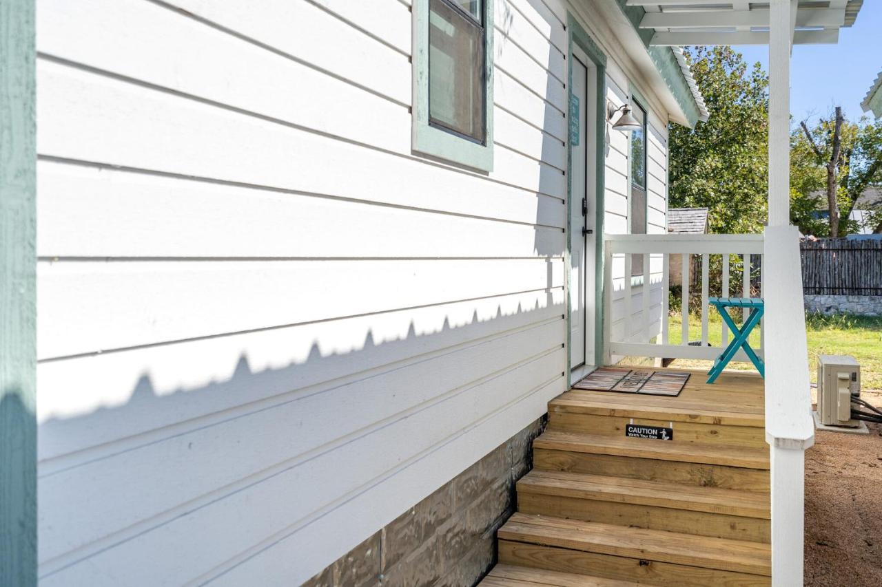 Charming Casita Right On Main St! Hotel Fredericksburg Luaran gambar